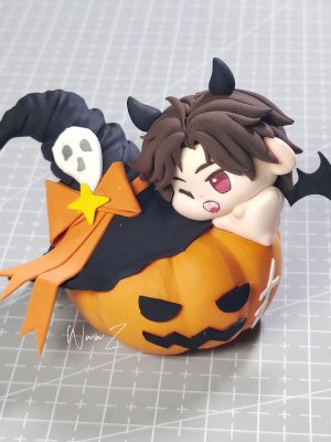 adorable-clay-pumpkin-with-cute-characters-1